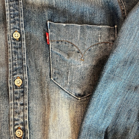 Vintage Levi’s - denim shirt, no size - Picture 8 of 10